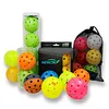 Bolas de pickleball de 40 agujeros.